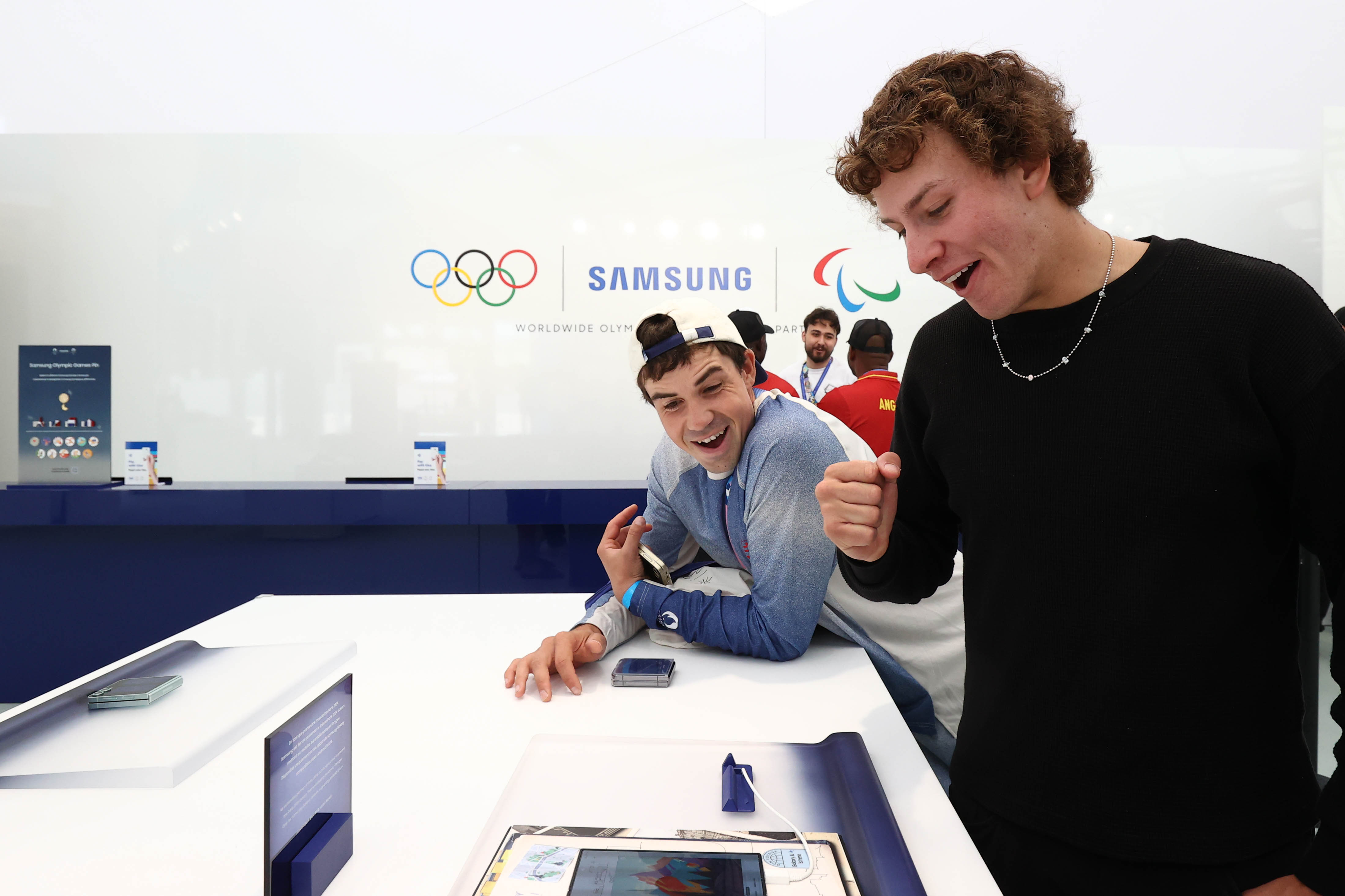 Samsung-Mobile-Paris-2024-Team-Samsung-Galaxy-Olympic-Rendezvous-Samsung-Village-Plaza_dl10.jpg