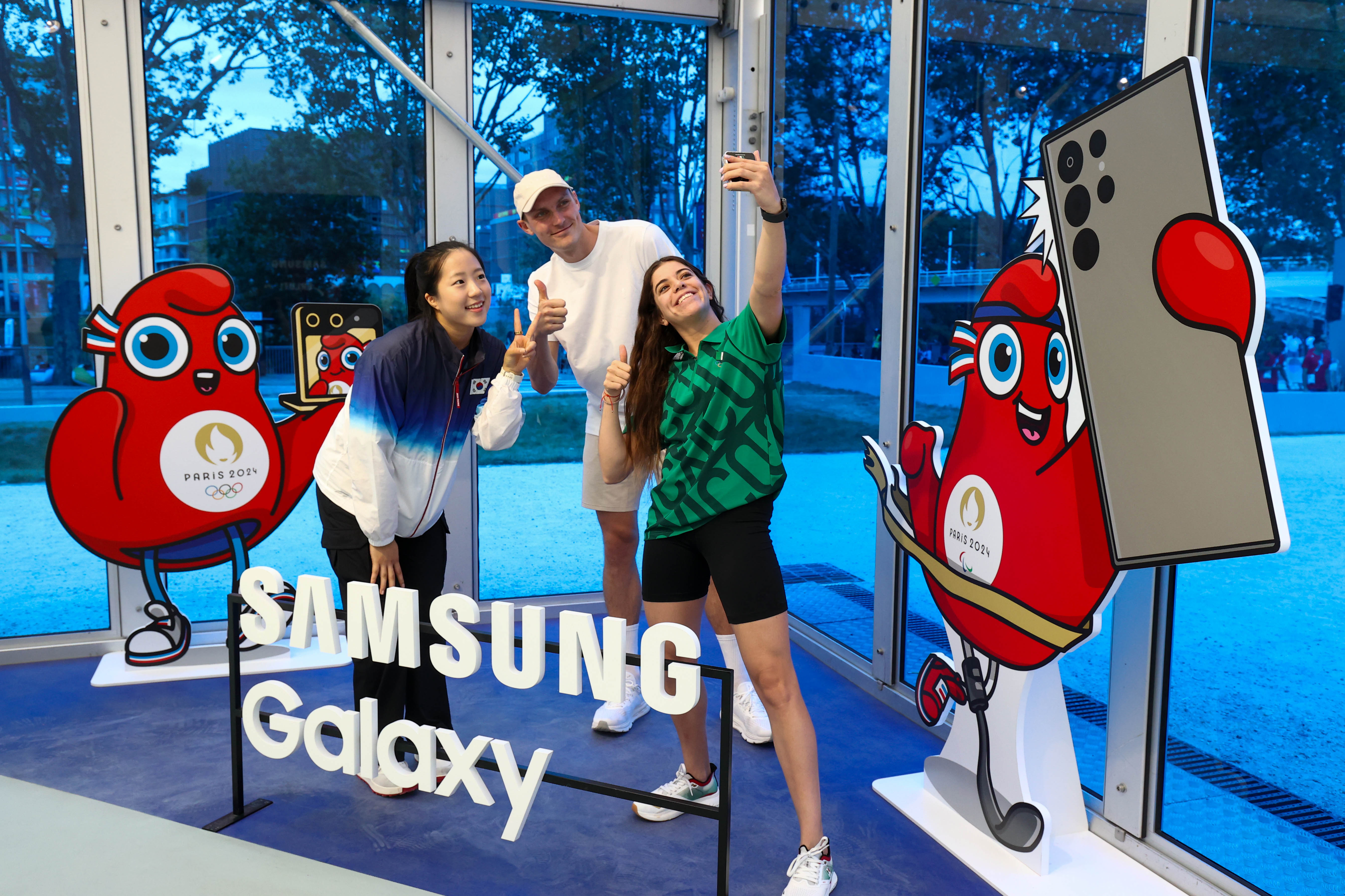 Samsung-Mobile-Paris-2024-Team-Samsung-Galaxy-Olympic-Rendezvous-Samsung-Village-Plaza_dl2.jpg