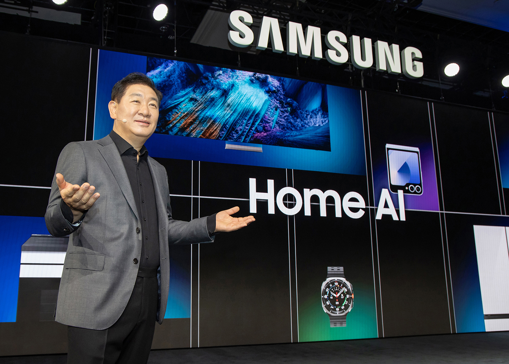 AI in mobile devices 2025 Samsung