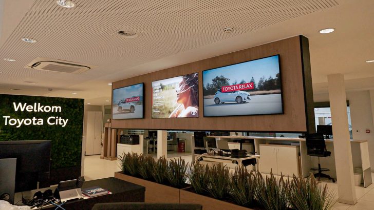 Samsung-TVs-and-Displays-Toyota-Expands-Partnership-Dealerships-Smart-signage-displays_dl5.jpg