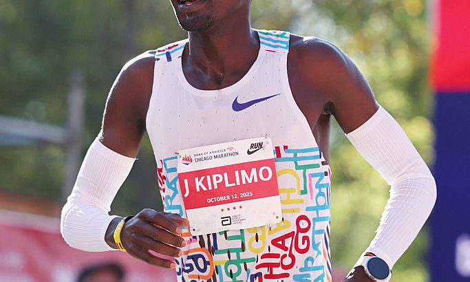 Samsung-Mobile-Galaxy-Watch8-2025-Chicago-Marathon-Jacob-Kiplimo-Running-Coach-Bedtime-Guidance_dl1.jpg