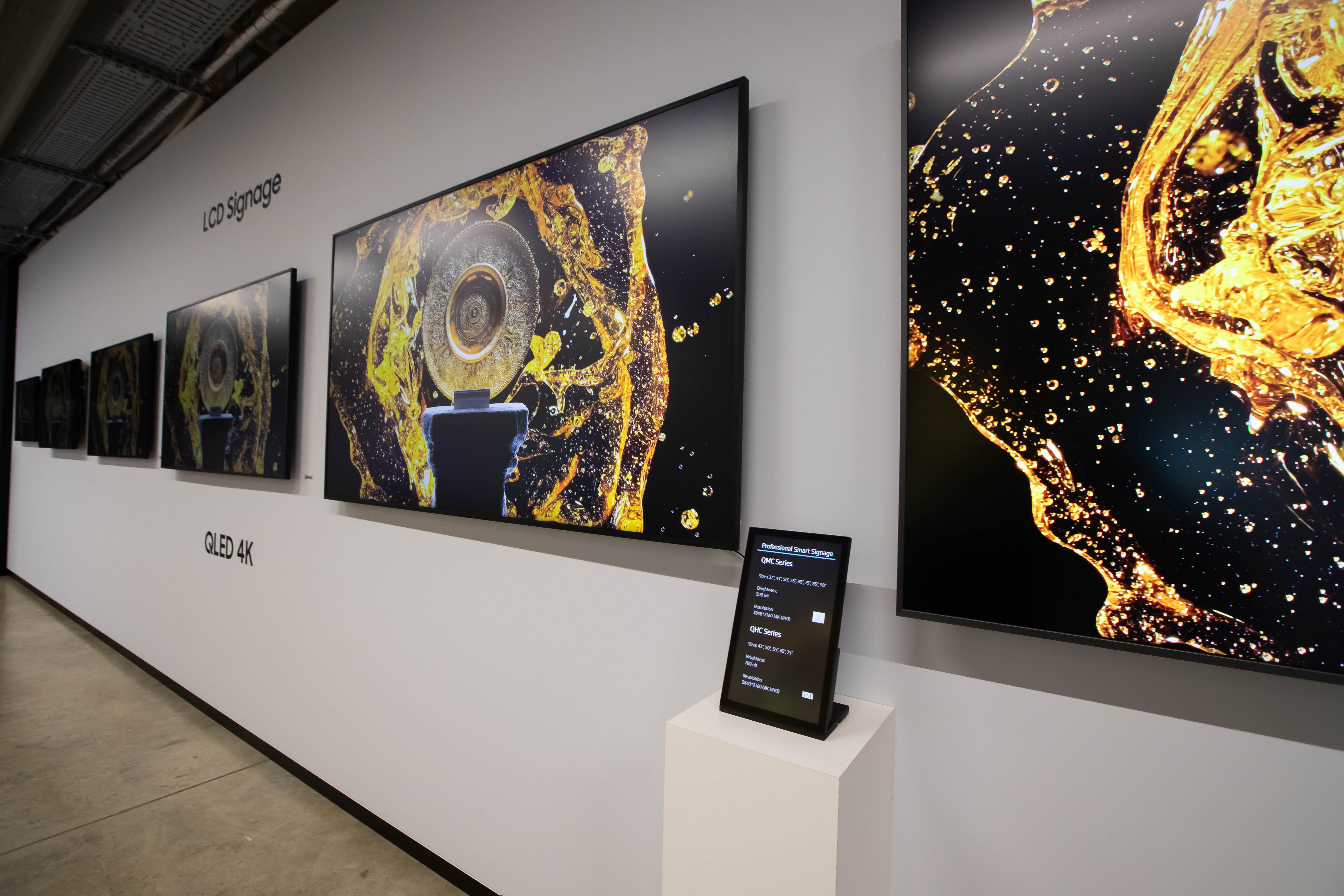 Samsung-TVs-and-Displays-Showcase-and-Training-Centre-Frankfurt-showroom-The-Wall-Color-E-Paper-Onyx_dl6.jpg