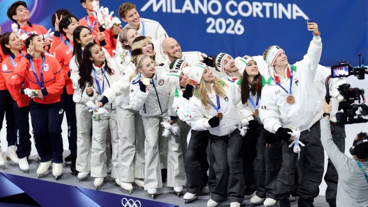 Samsung-Mobile-Milano-Cortina-2026-Victory-Selfie_dl1.jpg