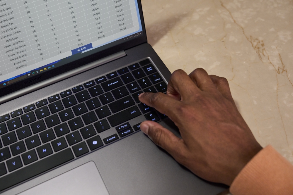Galaxy Book6 Enterprise Edition is available in Mocha Gray.