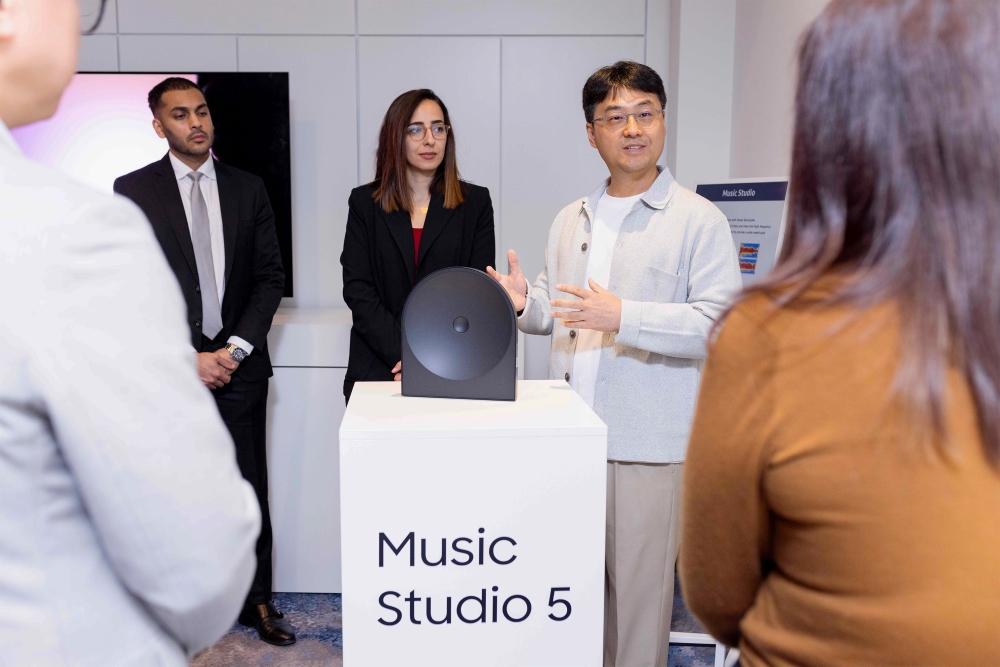 Jin Yoo from Samsung Research America Audio Lab showcases the new Wi-Fi speaker, Music Studio 5. 