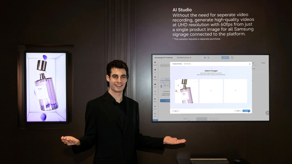 Samsung Electronics today announced the global launch of the 32-inch Samsung Spatial Signage (SMHX model).
