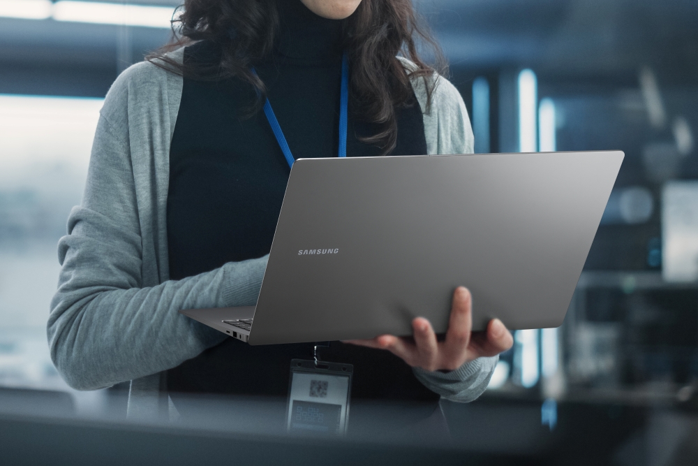 Galaxy Book6 Enterprise Edition is available in Mocha Gray.