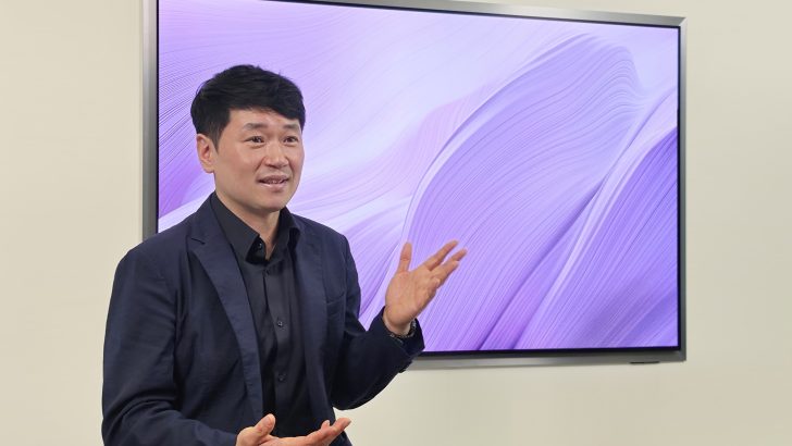 Samsung-TVs-and-Displays-OLED-TV-S95H-Red-Dot-Design-Award-2026-Best-of-the-Best-Interview_dl4.jpg