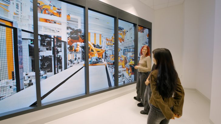 Samsung-TVs-and-Displays-IEA-Series-KUKA-Showroom_dl3.jpg