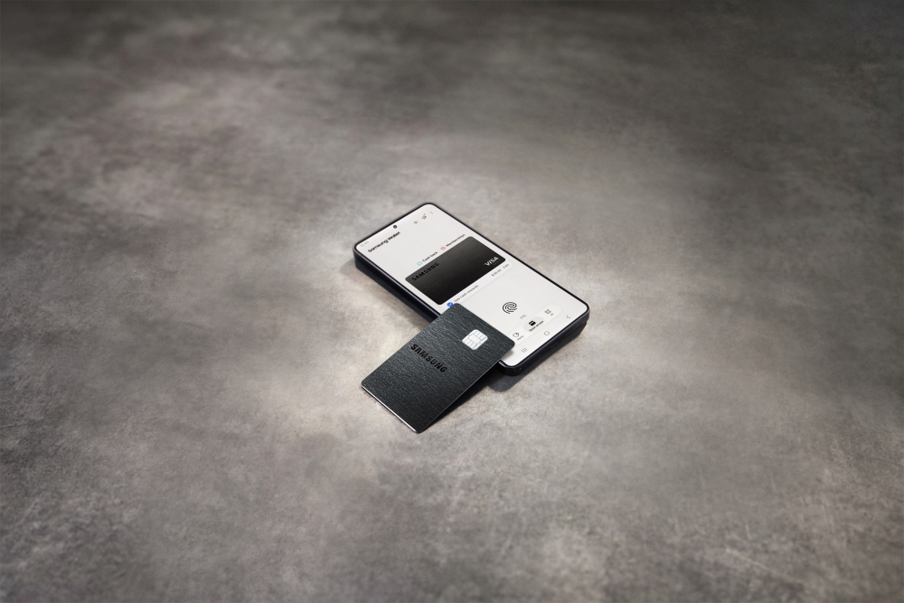 An image of Samsung Galaxy Card_Z Flip7 Open