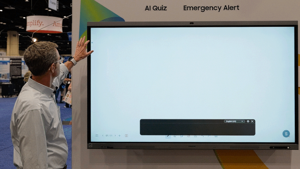 After turning on Live Transcript and starting Voice Recording, teachers’ spoken instructions are converted into real-time text and displayed on the Samsung Interactive Display.