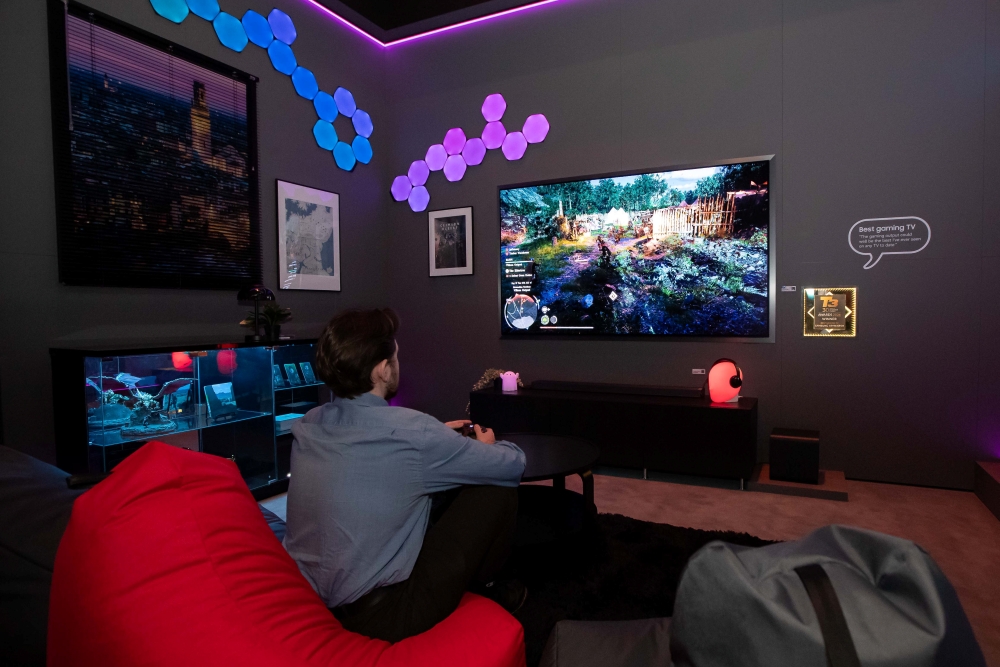 Visitors experience Crimson Desert on Samsung’s 83-inch OLED TV S99H.