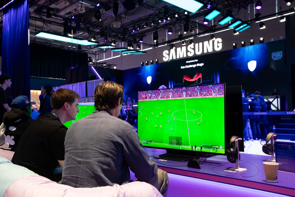 Visitors explore cloud gaming through Samsung Gaming Hub on a Samsung OLED TV.