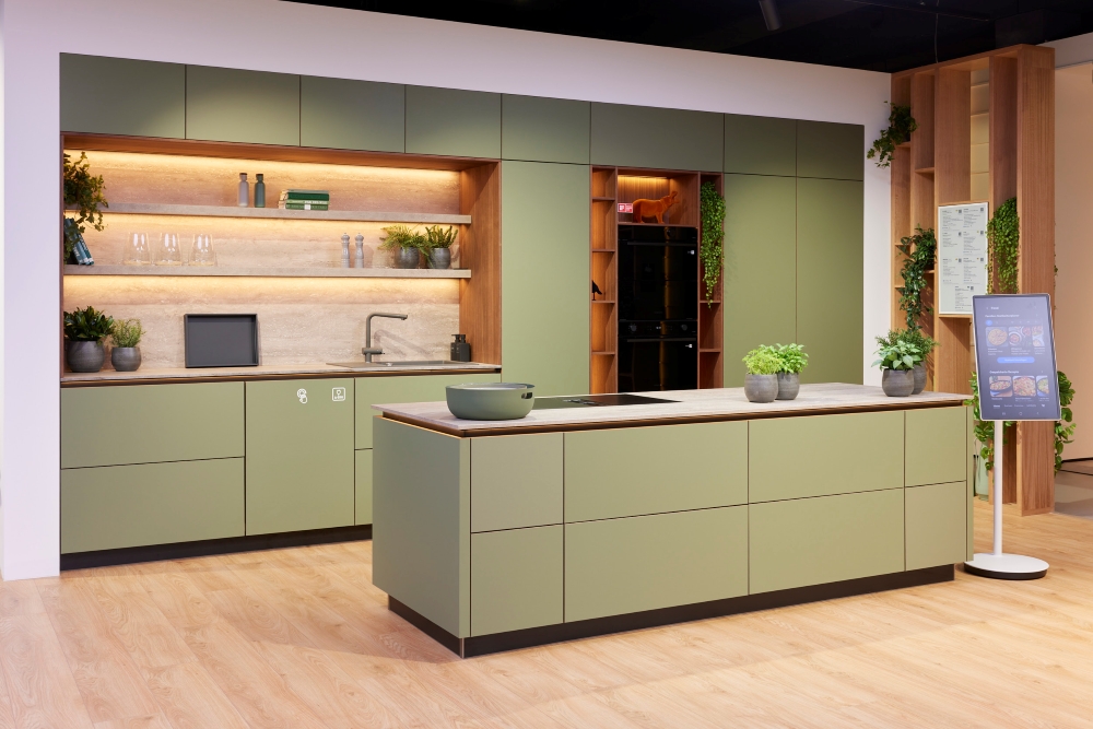 Key products on display include the Extractor Induction Hob, the Bespoke AI Dishwasher, refrigerators and the Bespoke AI Oven.