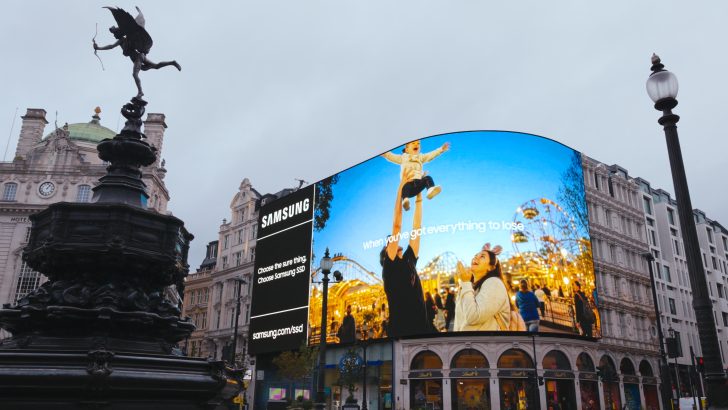 Samsung-Semiconductors-Samsung-SSDs-Choose-the-sure-thing-OOH-campaigns-across-landmarks_dl2.jpg