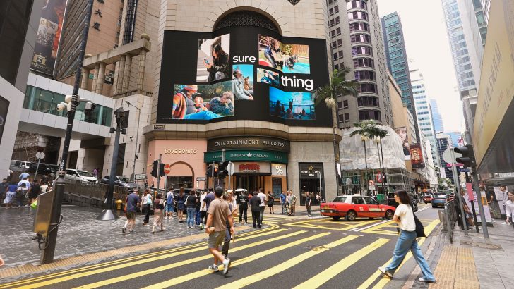 Samsung-Semiconductors-Samsung-SSDs-Choose-the-sure-thing-OOH-campaigns-across-landmarks_dl3.jpg