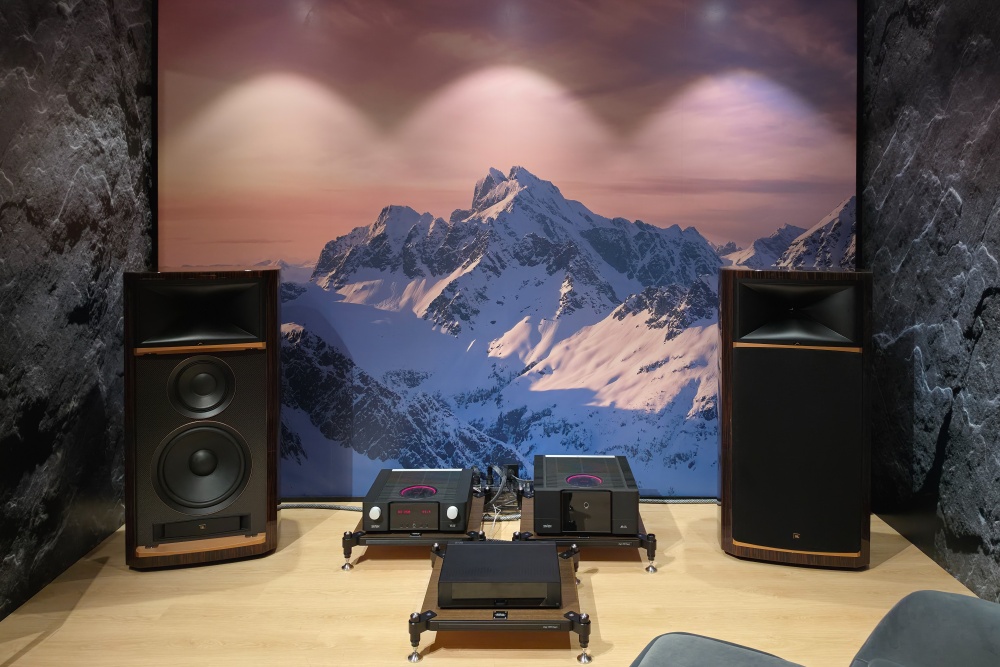 Among the highlights was the Summit K2, the latest model in a high-end loudspeaker lineage dating back to the introduction of Project K2 in 1989.