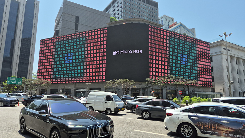 Teknologi Micro RGB AI Engine Pro di Billboard Samsung Seoul