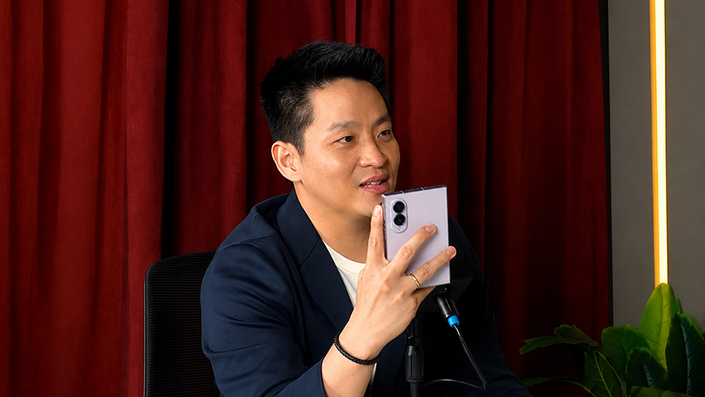 Galaxy Z Fold8 dalam varian warna Lavender dengan desain foldable yang fleksibel untuk mendukung berbagai aktivitas sehari-hari.