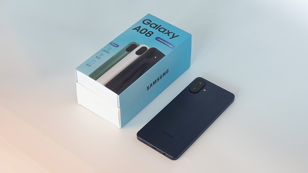 Samsung Galaxy A08 dalam tiga pilihan warna Dark Blue, Green, dan Silver.