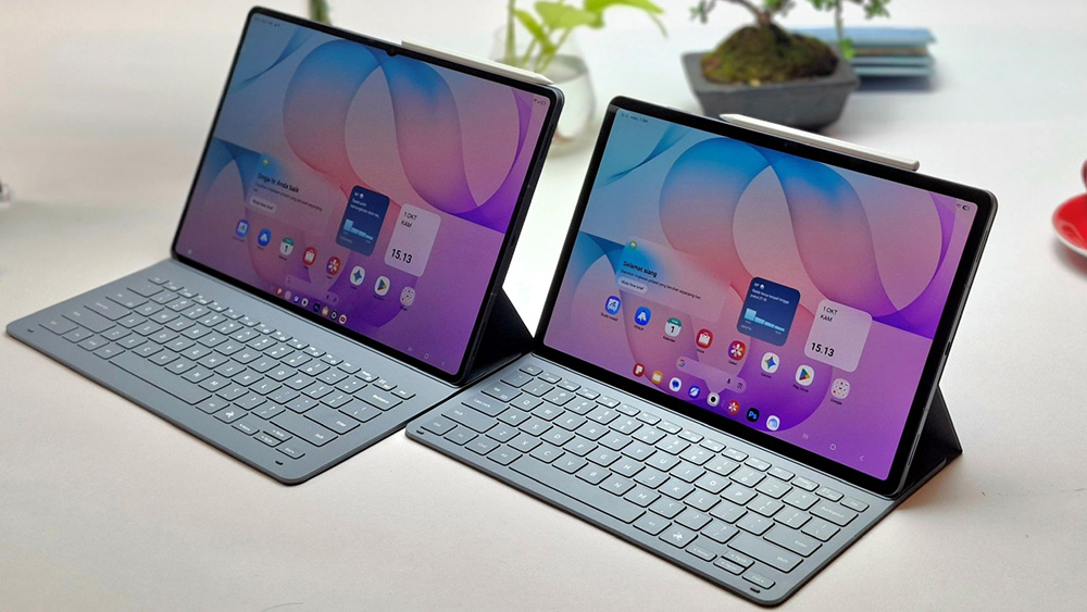 Galaxy Tab S12 Series dengan Book Cover Keyboard Slim menampilkan layar antarmuka One UI