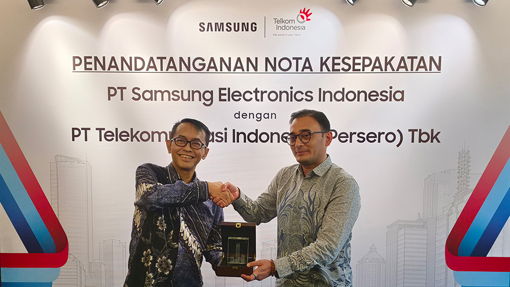 Foto dokumentasi PT Samsung Electronics Indonesia dan PT Telekomunikasi Indonesia (Persero) Tbk. 