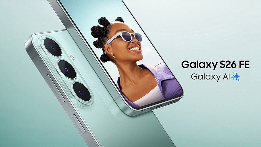 Gambar menampilkan smartphone Galaxy S26 FE yang dipegang oleh seseorang dengan latar belakang langit biru. Konten yang dihasilkan AI mungkin tidak sepenuhnya akurat.