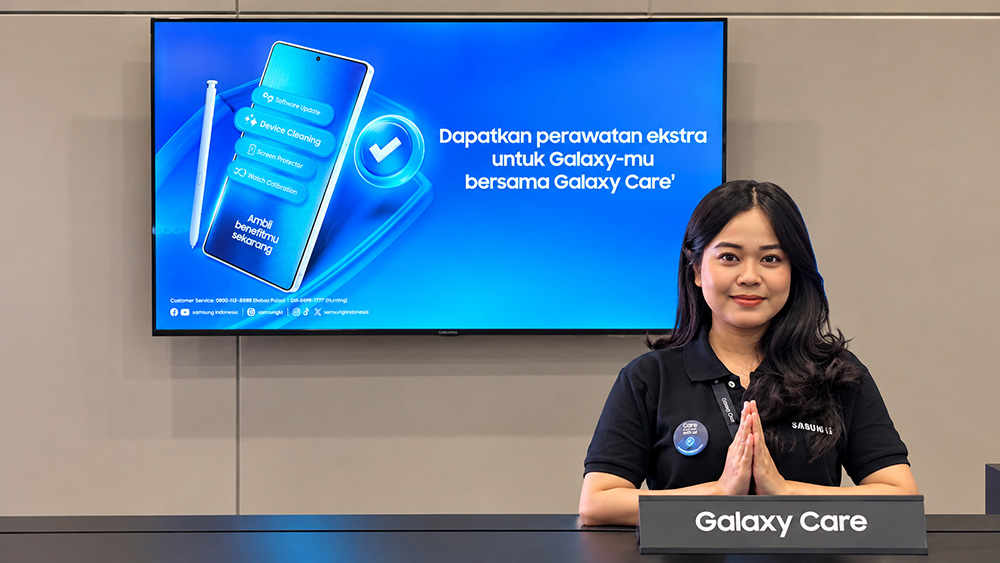 Staf Samsung di konter Galaxy Care, layanan perawatan gratis bagi pengguna Galaxy