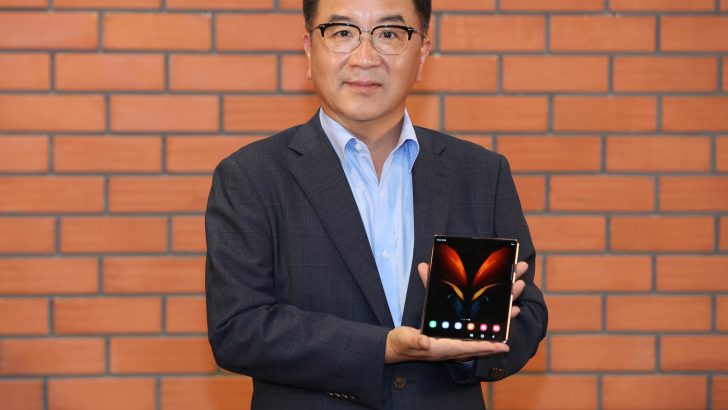 Ken-Kang-CEO-Samsung-SWA-unveiling-Galaxy-Z-Fold2-in-India.jpg