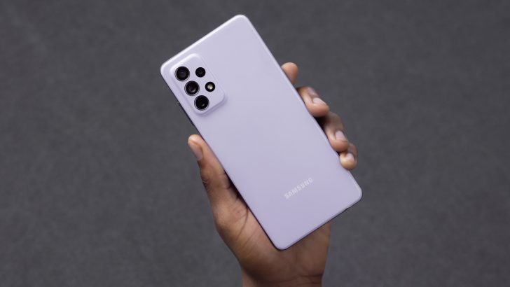Galaxya72_handson_violet_1.jpg