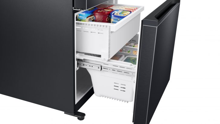 RF57A5232B1-TL_015_Detail-Freezer-Box-Food3_Black.jpg