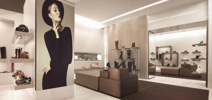 Samsung-The-Wall-business-Retail.jpg