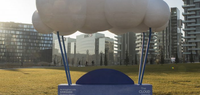 Re-imagined-with-Galaxy-Note_Cloud-Bench.jpg