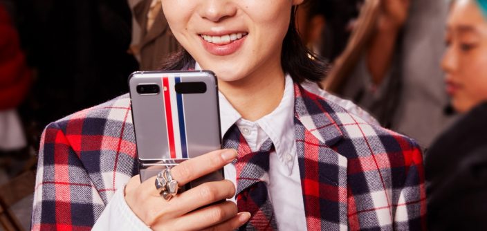 Galaxy-Z-Flip-Thom-Browne-Edition-02.jpg