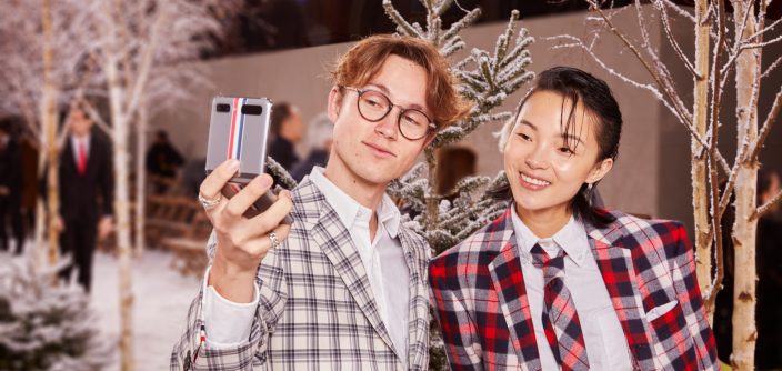 Galaxy-Z-Flip-Thom-Browne-Edition-04.jpg