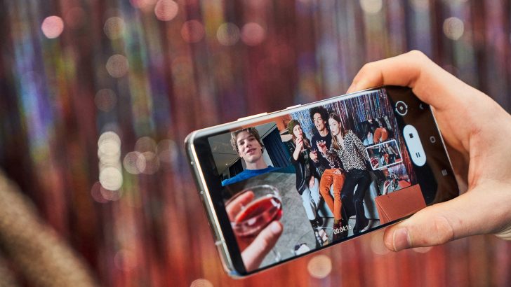 Galaxy-S21_ultra_lifestyle_cut.jpg