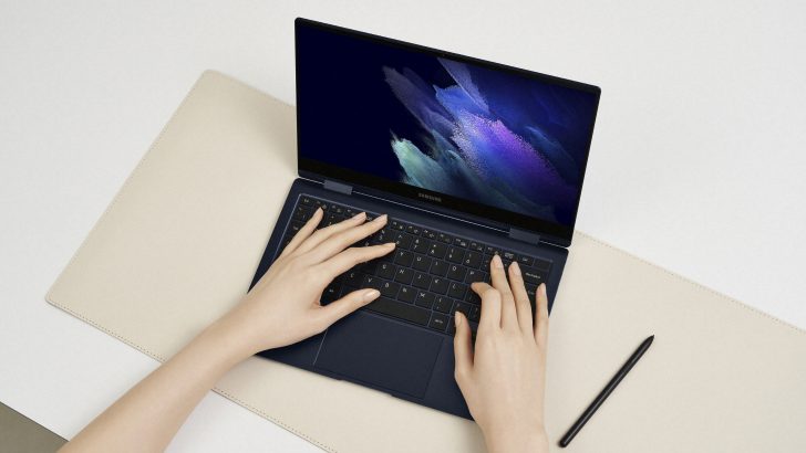 Galaxy_Book_Pro_360_13inch_MysticNavy_S_Pen_HandsOn_4_210417012221.jpg