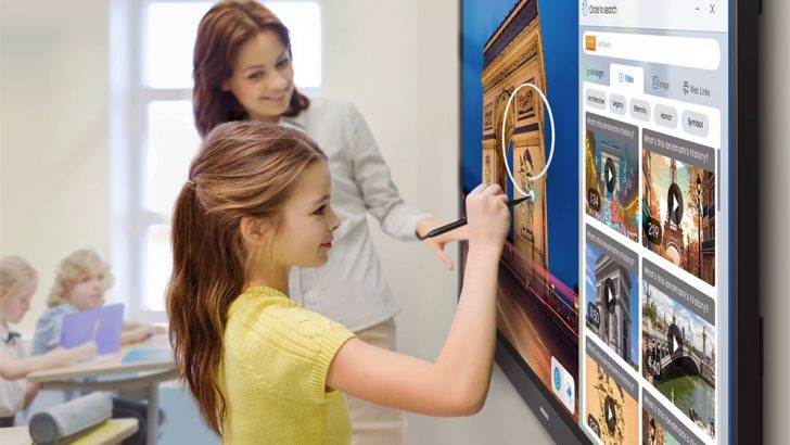 Samsung-TVs-and-Displays-Samsung-AI-Assistant-AI-Powered-Interactive-Display-at-Bett-2025_Thumb1000.jpg