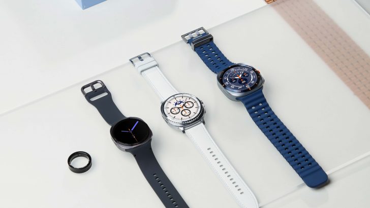 015-product-design-galaxy-watch8-silver-galaxy-watch8-classic-white-galaxy-watch-ultra-titanium-blue-ring-titanium-black-1p.jpg