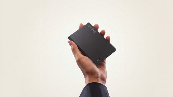 8-Samsung-Electronics-P7-Lifestyle-2.jpg