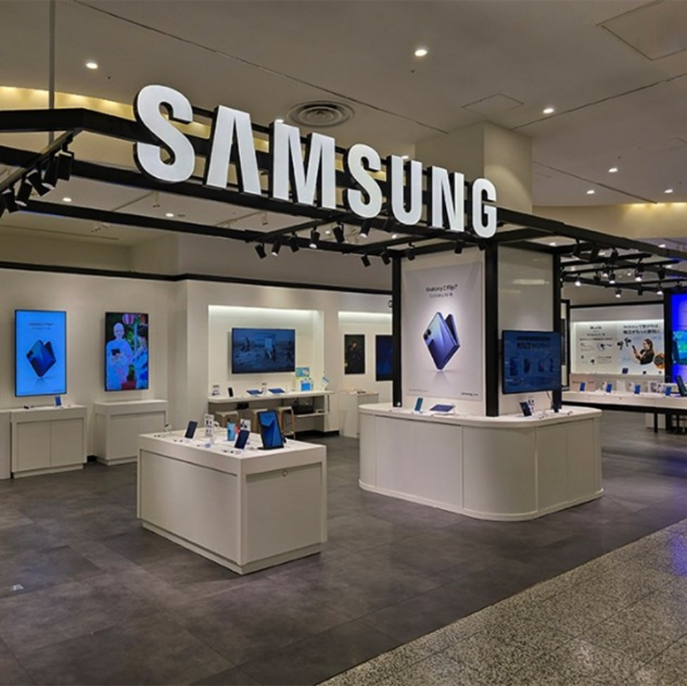 日本未発売の三つ折りスマートフォン「Samsung Galaxy Z TriFold