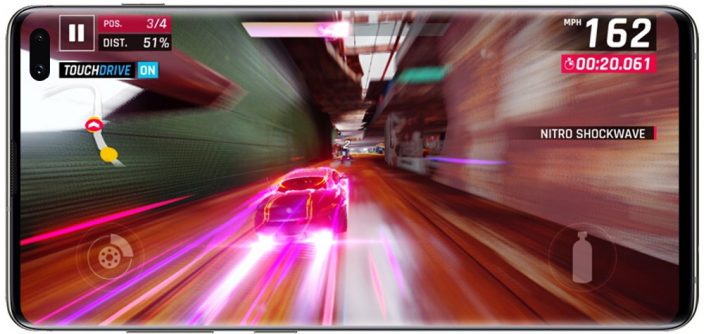 Mobile-gaming-with-Galaxy-S10_main2F.jpg