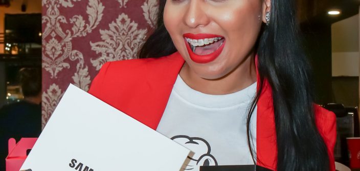 KRISTELADEGAYSAMSUNGS9-e1557931761129.jpg