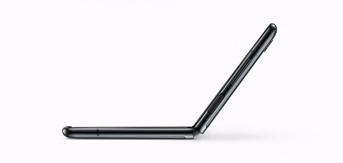 galaxy-z-flip_mirror-black_side-open.jpg