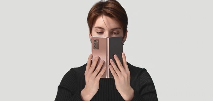 06_galaxyzfold2_lifestyle_motionkv_1440x640_high.jpg
