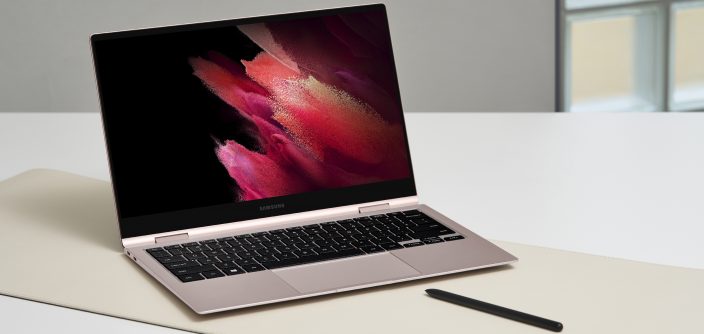 Galaxy_Book_Pro_360_13inch_MysticBronze_S_Pen_Broll_2.jpg