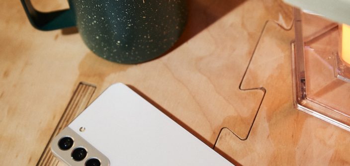 1-05-Galaxy-S22-Plus_Back5_Phantom-White_design_HI-copy.jpg