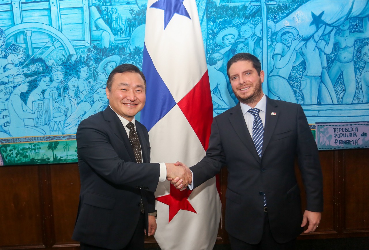 Presidente Global de Móviles de Samsung Electronics visita Panamá y se ...