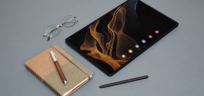 008_design_galaxytabs8ultra_with_book_cover_graphite-e1686330242593.jpg