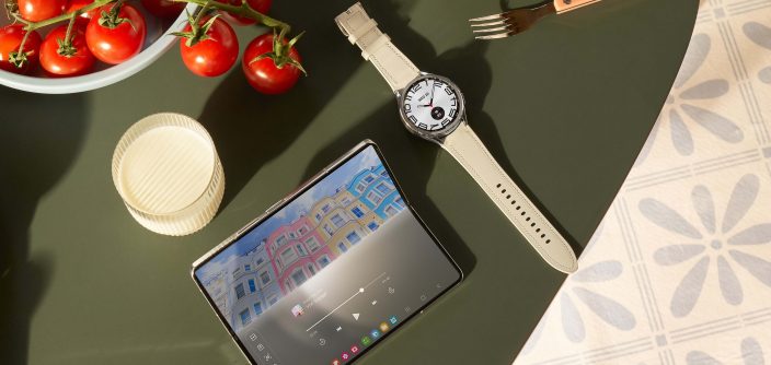 020-ecosystem-galaxy-zfold5-beige-watch6-classic-47mm-silver-e1702405799938.jpg